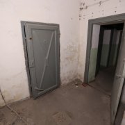 w cieniu linii kolejowej 10